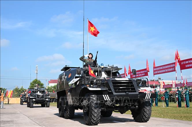 Các lực lượng vũ trang tham gia duyệt đội ngũ tại Lễ ra quân huấn luyện năm 2026. Ảnh: Bùi Giang - TTXVN