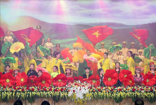 Sáng 22/4/2024, tại Hà Nội, Cục Chính trị Bộ đội biên phòng tổ chức Lễ kỷ niệm 65 năm Ngày truyền thống (23/4/1959 - 23/4/2024) và đón nhận Huân chương Bảo vệ Tổ quốc hạng Nhất. Ảnh: Trọng Đức - TTXVN