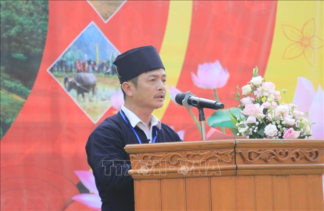 Chủ tịch UBND xã Phong Dụ Thượng Lương Văn Thu phát biểu khai mạc lễ hội. Ảnh: Đinh Thùy - TTXVN