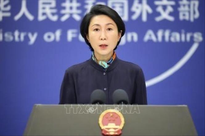Người phát ngôn Bộ Ngoại giao Trung Quốc Mao Ninh tại cuộc họp báo ở Bắc Kinh. Ảnh: Kyodo/TTXVN