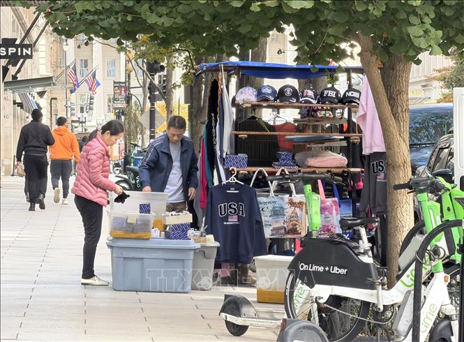Một quầy bán hàng tạp hóa trên một tuyến phố ở thủ đô Washington DC. Ảnh: Ngọc Quang - PV TTXVN tại Mỹ