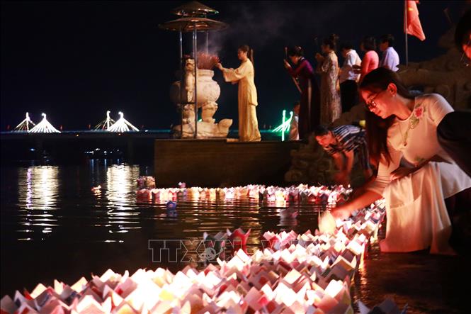 Thạch Hãn - dòng sông hiền hòa hôm nay từng oằn mình trong khói lửa chiến tranh, nơi biết bao người con đất Việt đã ngã xuống để giữ từng tấc đất quê hương. Ảnh: Tường Vi - TTXVN 