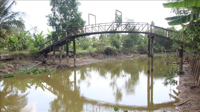 Mực nước trên sông tại Cà Mau được dự báo sẽ tiếp tục xuống thấp vào những tháng cao điểm mùa khô sắp tới. Ảnh: Chanh Đa –TTXVN