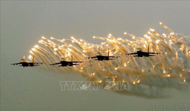 Không quân Việt Nam được trang bị dòng máy bay tiêm kích hiện đại Su-30MK2, hiện thực hóa chủ trương tiến thẳng lên hiện đại. Ảnh: Lâm Khánh - TTXVN