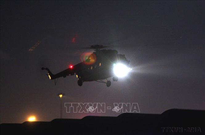 Giờ bay huấn luyện đêm của phân đội Mi 8 (Trung đoàn trực thăng 917 thuộc B 70). Ảnh:Trọng Đức-TTXVN.
