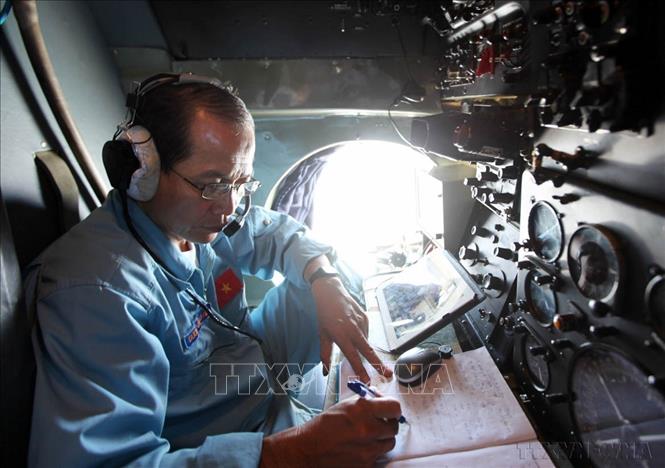 Sáng 11/3/2014, Quân chủng Phòng không-Không quân tiếp tục điều động các loại máy bay phục vụ công tác tìm kiếm chiếc máy bay MH 370 của Malaysia bị mất tích. Ảnh: Trọng Đức - TTXVN