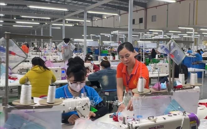 Người lao động ở Công ty TNHH Quốc Tế Great Honor (KCN VsipTịnh Phong, Quảng Ngãi) trở lại làm việc sau kỳ nghỉ Tết Nguyên đán 2026. Ảnh: Hải Âu-TTXVN 
