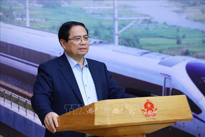Thủ tướng Phạm Minh Chính chủ trì Phiên họp thứ bảy của Ban Chỉ đạo các công trình trọng điểm, dự án quan trọng quốc gia lĩnh vực đường sắt. Ảnh: Dương Giang-TTXVN
