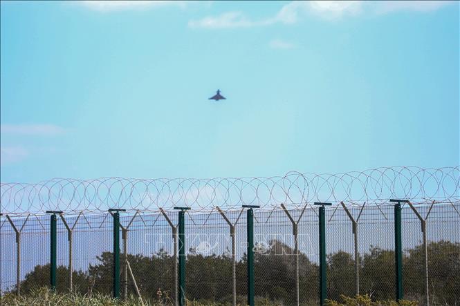 Máy bay chiến đấu của Không quân Hoàng gia Anh tại căn cứ ở Akrotiri, miền Nam Cộng hòa Cyprus ngày 2/3/2026. Ảnh: THX/TTXVN