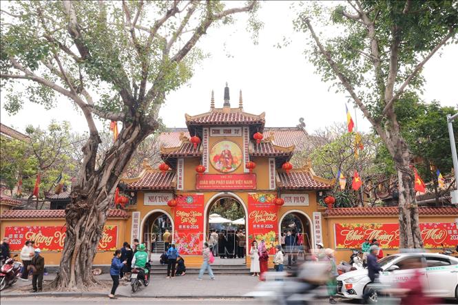 Chùa Quán Sứ (Hà Nội) trong ngày Rằm tháng Giêng. Ảnh: Phạm Tuấn Anh - TTXVN