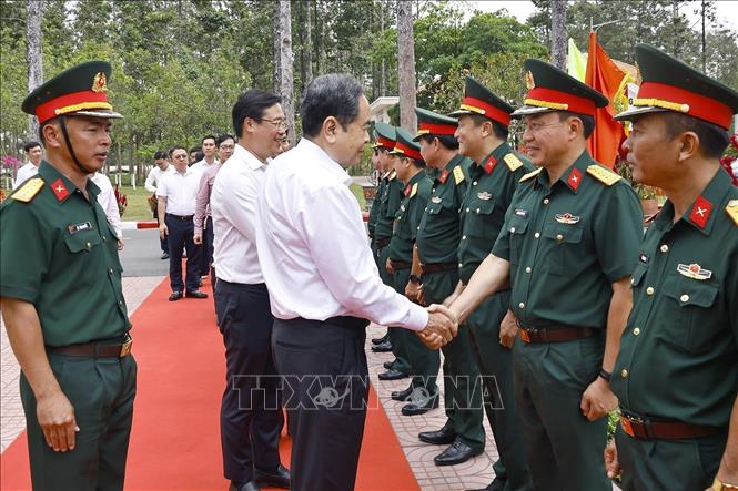 Chủ tịch Quốc hội Trần Thanh Mẫn thăm, làm việc với Sư đoàn 9, Quân đoàn 34. Ảnh: Doãn Tấn - TTXVN