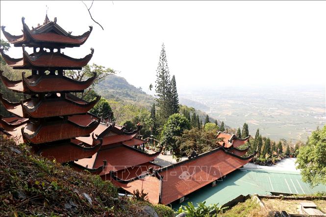 Ngôi chùa cổ kính Linh Sơn Trường Thọ trong Khu Du lịch Núi Tà Cú, xã Hàm Thuận Nam, tỉnh Lâm Đồng. Ảnh: Hồng Hiếu - TTXVN