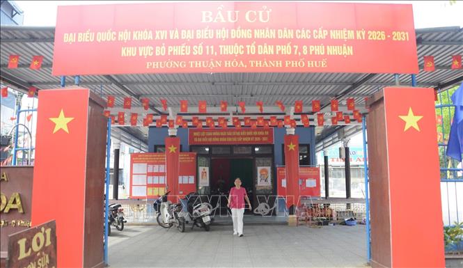 Khu vực bỏ phiếu số 11 được chuẩn bị sẵn sàng. Ảnh: Văn Dũng-TTXVN