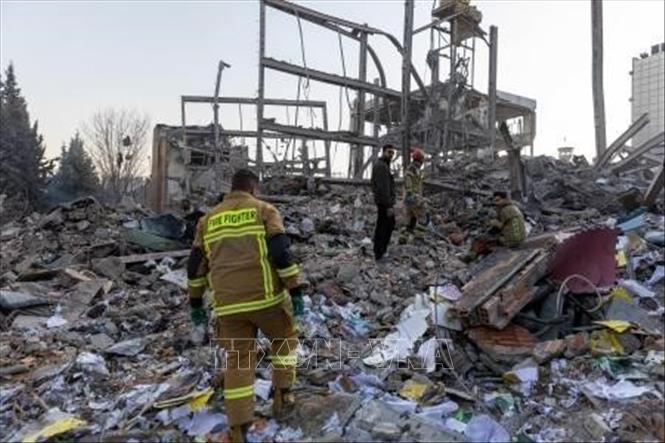 Hiện trường đổ nát sau các cuộc không kích của Mỹ và Israel xuống thủ đô Tehran, Iran ngày 2/3/2026. Ảnh: Kyodo/TTXVN