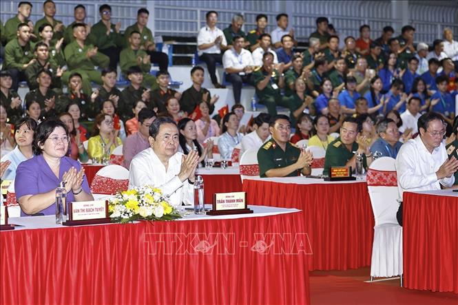Chủ tịch Quốc hội Trần Thanh Mẫn dự Đêm trại tòng quân tại xã Đông Thạnh, Thành phố Hồ Chí Minh. Ảnh: Doãn Tấn - TTXVN
