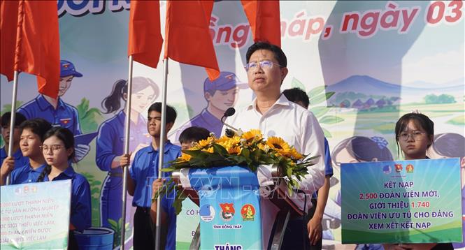 Ông Huỳnh Minh Tuấn - Phó Chủ tịch UBND tỉnh Đồng Tháp phát biểu. Ảnh: Hồng Nhung - TTXVN                          