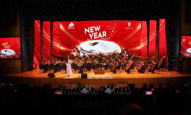 Chương trình nghệ thuật chào năm mới “New Year Concert” diễn ra trong không gian hiện đại của Nhà hát Hoa Phượng. Ảnh: Hoàng Ngọc - TTXVN 