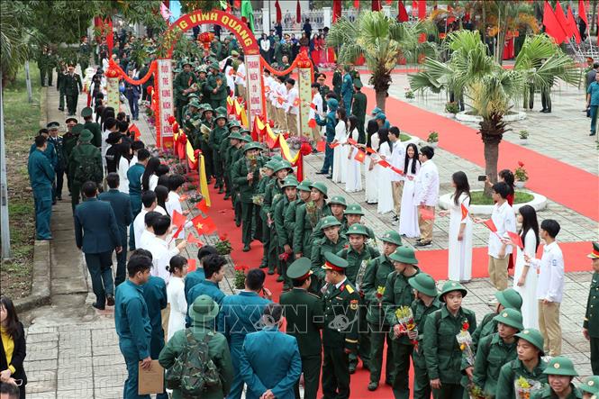 Tại điểm giao nhận quân số 06: Ban Chỉ huy PTkV4 - Gia Lâm có 470 công dân lên đường nhập ngũ. Ảnh: An Đăng - TTXVN