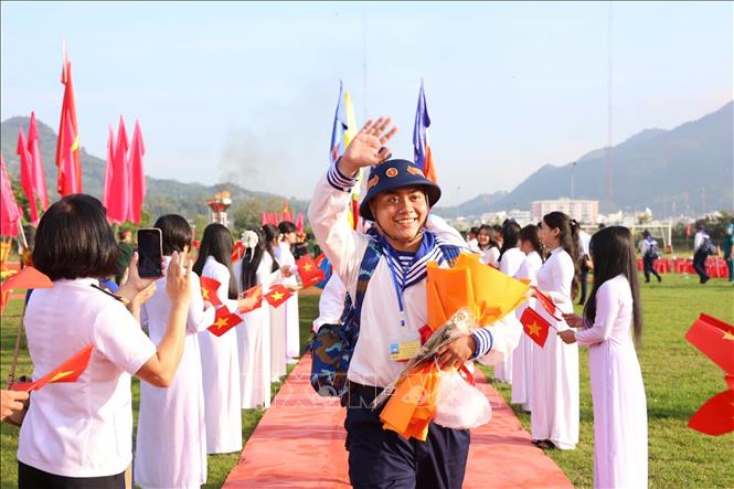 Thanh niên Khánh Hòa lên đường nhập ngũ. Ảnh: Đặng Tuấn - TTXVN