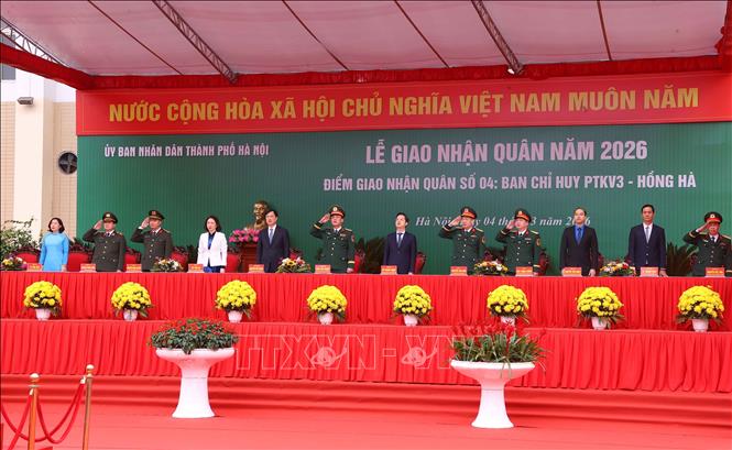 Các đại biểu tham dự Lễ giao, nhận quân tại Ban Chỉ huy Phòng thủ khu vực 3 - Hồng Hà. Ảnh: Văn Điệp – TTXVN