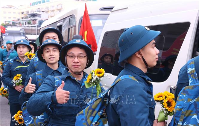 Các tân binh lên đường thực hiện nghĩa vụ quân sự, nghĩa vụ công an nhân dân năm 2026. Ảnh: Văn Điệp - TTXVN