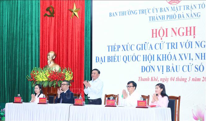 Thường trực Ban Bí thư Trần Cẩm Tú dự Hội nghị tiếp xúc cử tri với người ứng cử Đại biểu Quốc hội khoá XVI, đơn vị bầu cử số 1. Ảnh: Phương Hoa - TTXVN