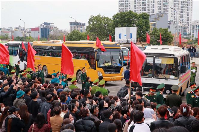 Thanh niên xã Thanh Trì về các đơn vị. Ảnh: Trọng Đức - TTXVN