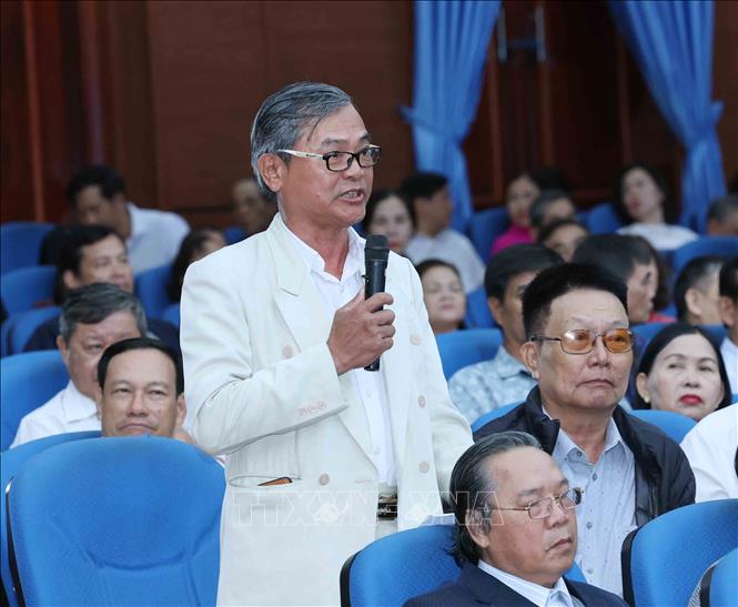 Cử tri phường Thanh Khê Huỳnh Thanh Xuân phát biểu tại hội nghị. Ảnh: Phương Hoa - TTXVN