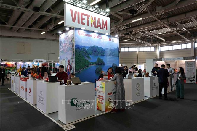The Vietnamese booths at the fair. VNA Photo: Vũ Hiệp