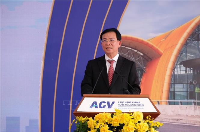 Ông Hồ Văn Mười, Chủ tịch UBND tỉnh Lâm Đồng, phát biểu tại lễ khởi công dự án nâng cấp sân bay Liên Khương sáng 4/3. Ảnh: Nguyễn Dũng – TTXVN 
