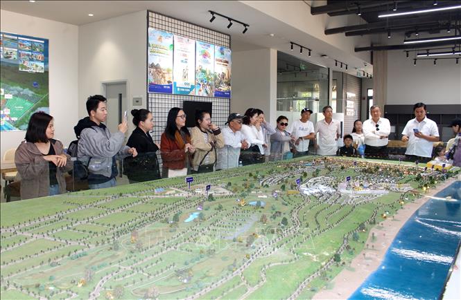 Lâm Đồng kỳ vọng tăng cường liên kết với các thị trường khách du lịch trọng điểm như Thành phố Hồ Chí Minh, Đồng Nai và các tỉnh khu vực Đông Nam Bộ qua chuyến khảo sát. Ảnh: Hồng Hiếu- TTXVN