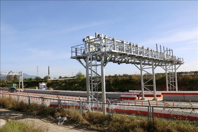 Hệ thống thu phí tự động tại lối ra Hàm Kiệm trên cao tốc Vĩnh Hảo – Phan Thiết. Ảnh: Nguyễn Thanh - TTXVN