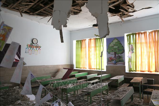 Trường học bị hư hại sau cuộc không kích tại Tehran, Iran, ngày 3/3/2026. Ảnh: THX/TTXVN
