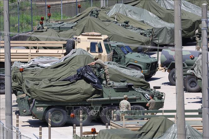 Xe quân sự tại căn cứ quân sự của Mỹ ở Dongducheon, cách thủ đô Seoul của Hàn Quốc 41km về phía Bắc. Ảnh: Yonhap/TTXVN
