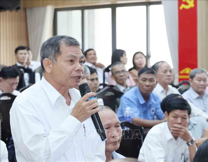 Cử tri phường Hải Vân Trần Hữu Phú phát biểu. Ảnh: Phương Hoa - TTXVN