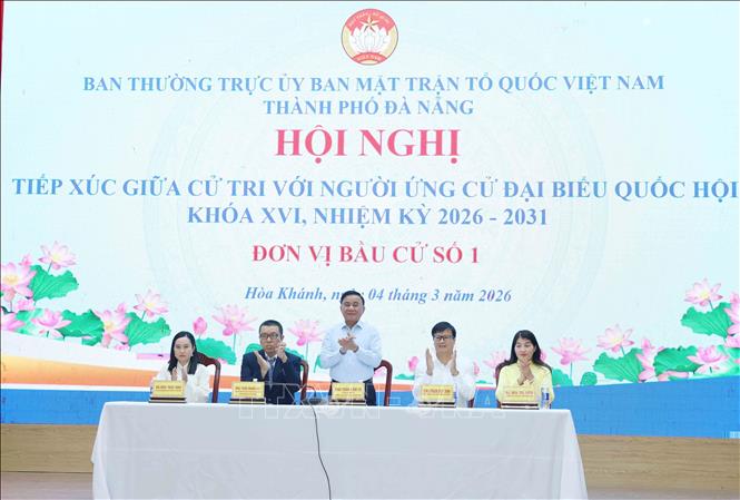 Thường trực Ban Bí thư Trần Cẩm Tú dự Hội nghị tiếp xúc giữa cử tri với người ứng cử Đại biểu Quốc hội khoá XVI tại đơn vị bầu cử số 1, thành phố Đà Nẵng. Ảnh: Phương Hoa - TTXVN