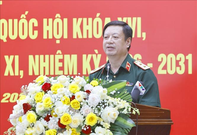 Ông Dương Văn Thăng, Bí thư Đảng ủy Tòa án Quân sự Trung ương, Ủy viên Ban Thường vụ Đảng ủy, Phó Chánh án Tòa án nhân dân tối cao, Chánh án Tòa án Quân sự Trung ương báo cáo về dự kiến chương trình hành động. Ảnh: Doãn Tấn - TTXVN