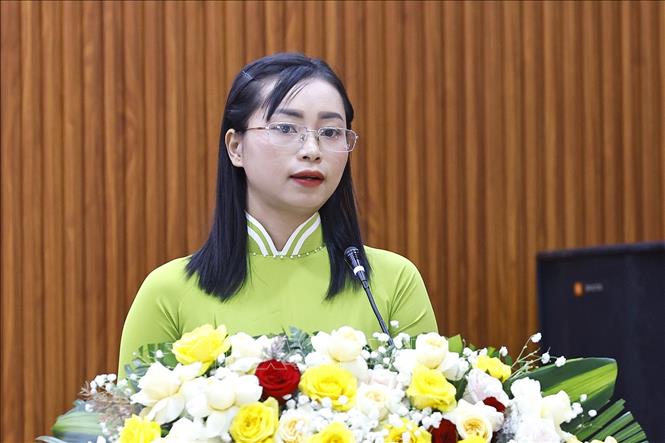 Bà Nguyễn Ngọc Hương (Nguyễn Thị Kông Trà), Giám đốc điều hành Công ty TNHH XNK Thiên nhiên Việt báo cáo về dự kiến chương trình hành động. Ảnh: Doãn Tấn - TTXVN