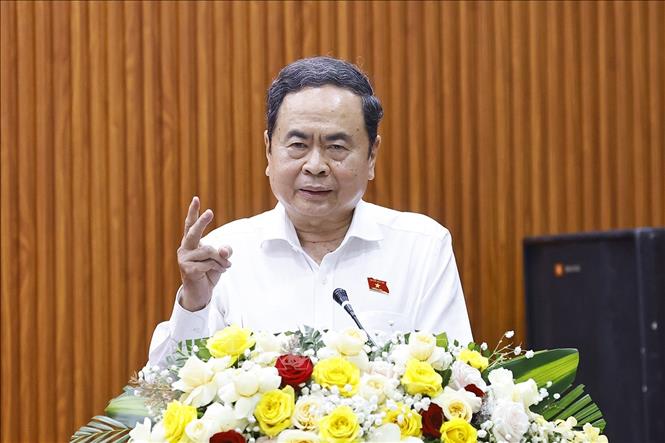 Chủ tịch Quốc hội Trần Thanh Mẫn, đại diện người ứng cử đại biểu Quốc hội khoá XVI trả lời các câu hỏi của cử tri. Ảnh: Doãn Tấn - TTXVN