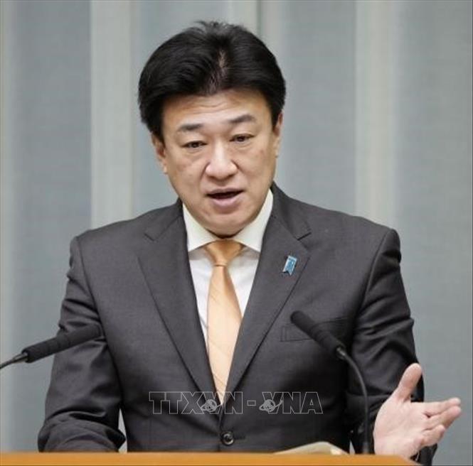 Chánh Văn phòng Nội các Nhật Bản Minoru Kihara phát biểu tại Tokyo. Ảnh: Kyodo/TTXVN