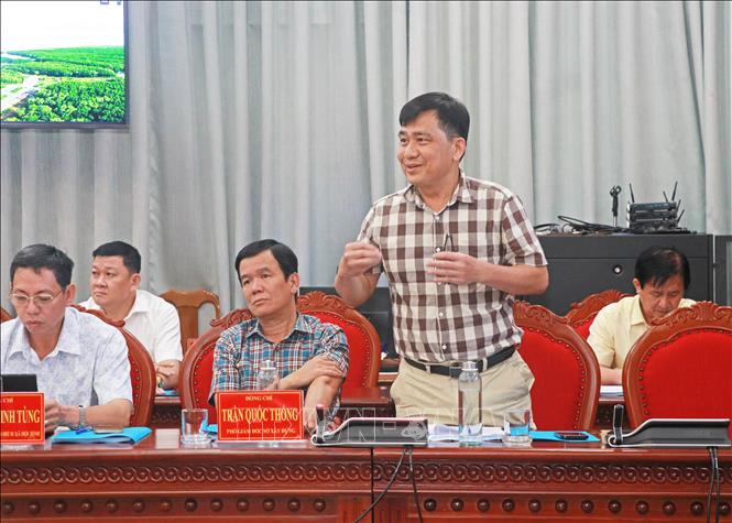 Giám đốc Bệnh viện Đa khoa tỉnh Cà Mau Tô Minh Nghị phát biểu tại buổi làm việc. Ảnh: Huỳnh Anh - TTXVN