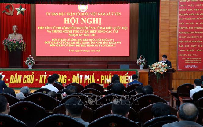 Quang cảnh hội nghị tiếp xúc cử tri tại xã Ý Yên, tỉnh Ninh Bình. Ảnh: Nguyễn Lành - TTXVN 