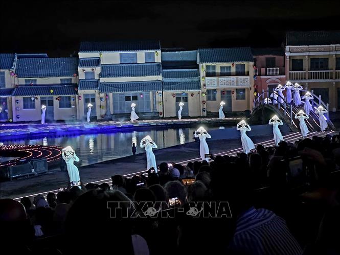 Biểu diễn nghệ thuật tại chương trình. Ảnh: Trần Lê Lâm - TTXVN