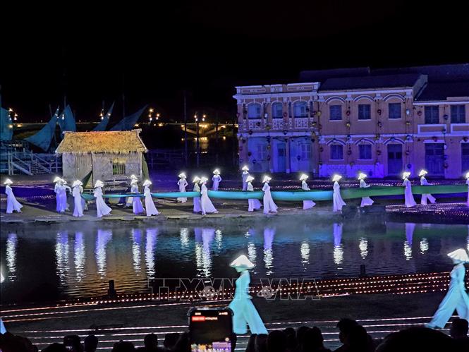 Biểu diễn nghệ thuật tại chương trình. Ảnh: Trần Lê Lâm - TTXVN