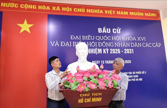 Khu vực bầu cử số 3, xã Minh Châu được chỉnh trang trước ngày bầu cử. Ảnh: Trần Việt - TTXVN