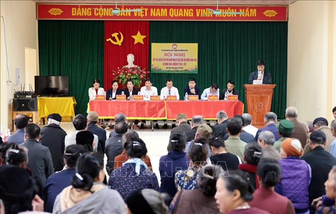 Một buổi tiếp xúc cử tri với người ứng cử đại biểu HĐND xã tại điểm bầu cử số 1, xã Minh Châu, Hà Nội. Ảnh: Trần Việt - TTXVN