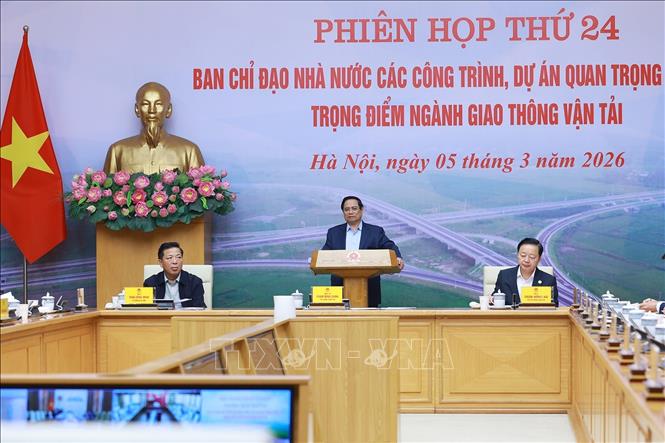 Thủ tướng Phạm Minh Chính chủ trì Phiên họp thứ 24 của BCĐ các công trình, dự án quan trọng quốc gia, trọng điểm ngành giao thông vận tải. Ảnh: Dương Giang-TTXVN
