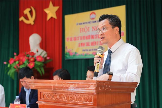 Phó Chủ tịch UBND xã Minh Châu Đinh Tuấn Anh trình bày chương trình hành động. Ảnh: Phạm Tuấn Anh - TTXVN