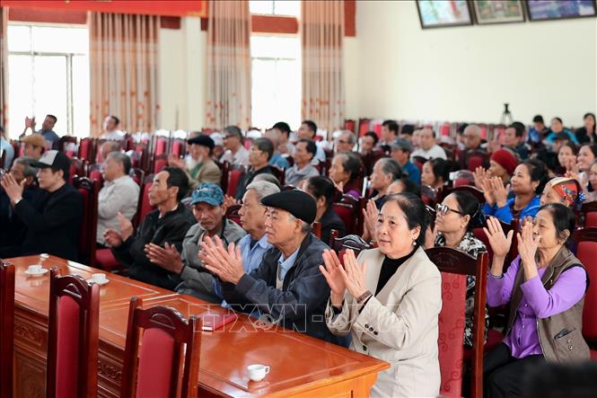 Cử tri xã Minh Châu tại một buổi tiếp xúc người ứng cử. Ảnh: Phạm Tuấn Anh - TTXVN