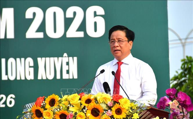 Ủy viên Trung ương Đảng, Chủ tịch UBND tỉnh An Giang Hồ Văn Mừng phát biểu tại điểm giao nhận quân số 1 ở phường Long Xuyên. Ảnh: Văn Sĩ - TTXVN